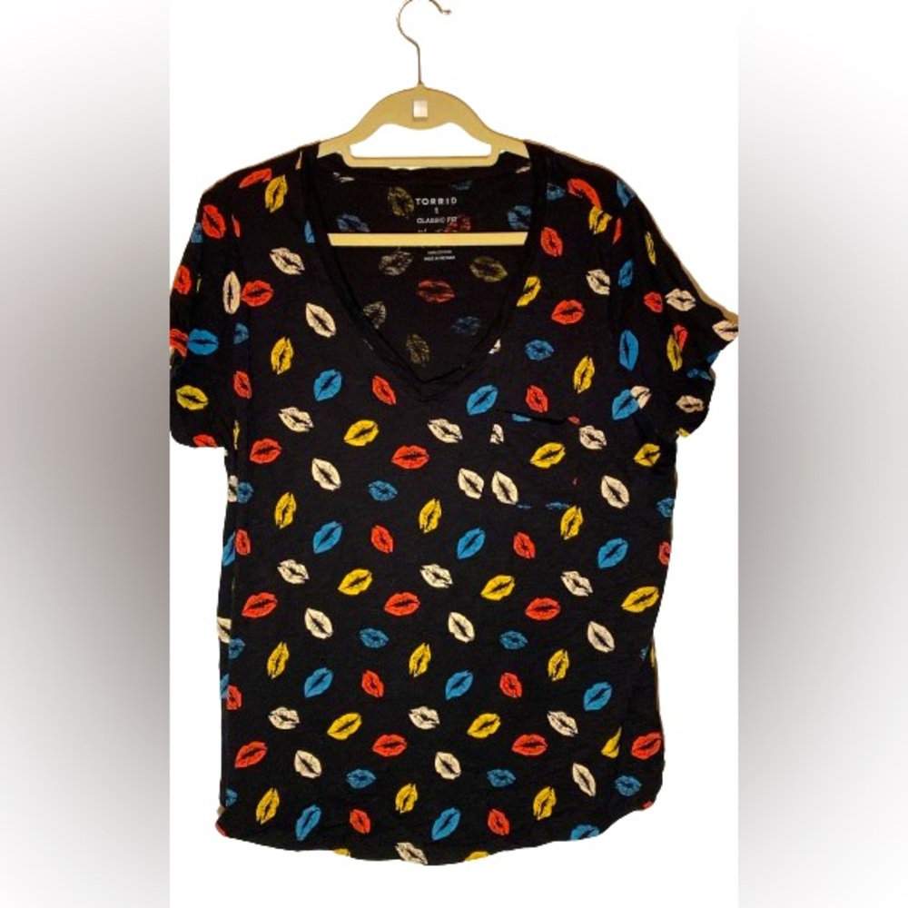 Torrid Multi Color Lips Kisses Classic Fit Tee Size 1x 14-16